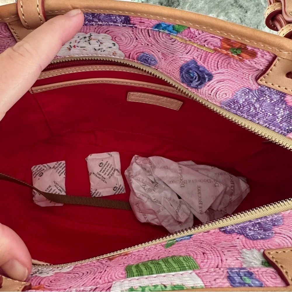 DOONEY & BOURKE Rare CUPCAKE SMALL LEISURE SHOPPER Baker
